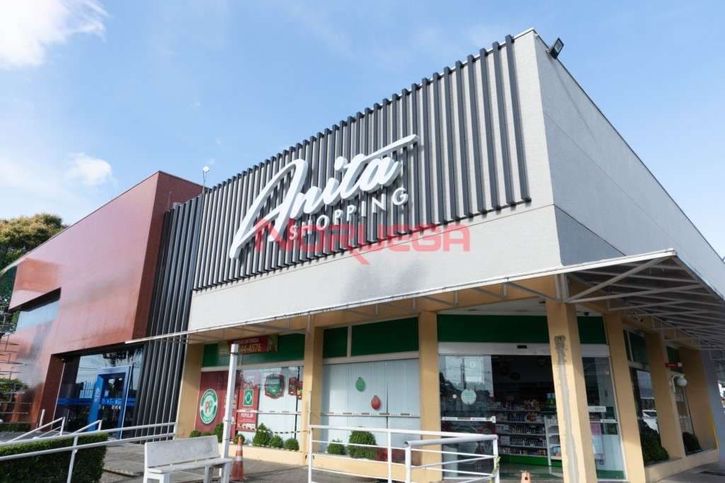 Loja comercial para locação em Curitiba-PR, no bairro São Lourenço: 1 sala, 1 banheiro, 50m² de área. Venha conferir!